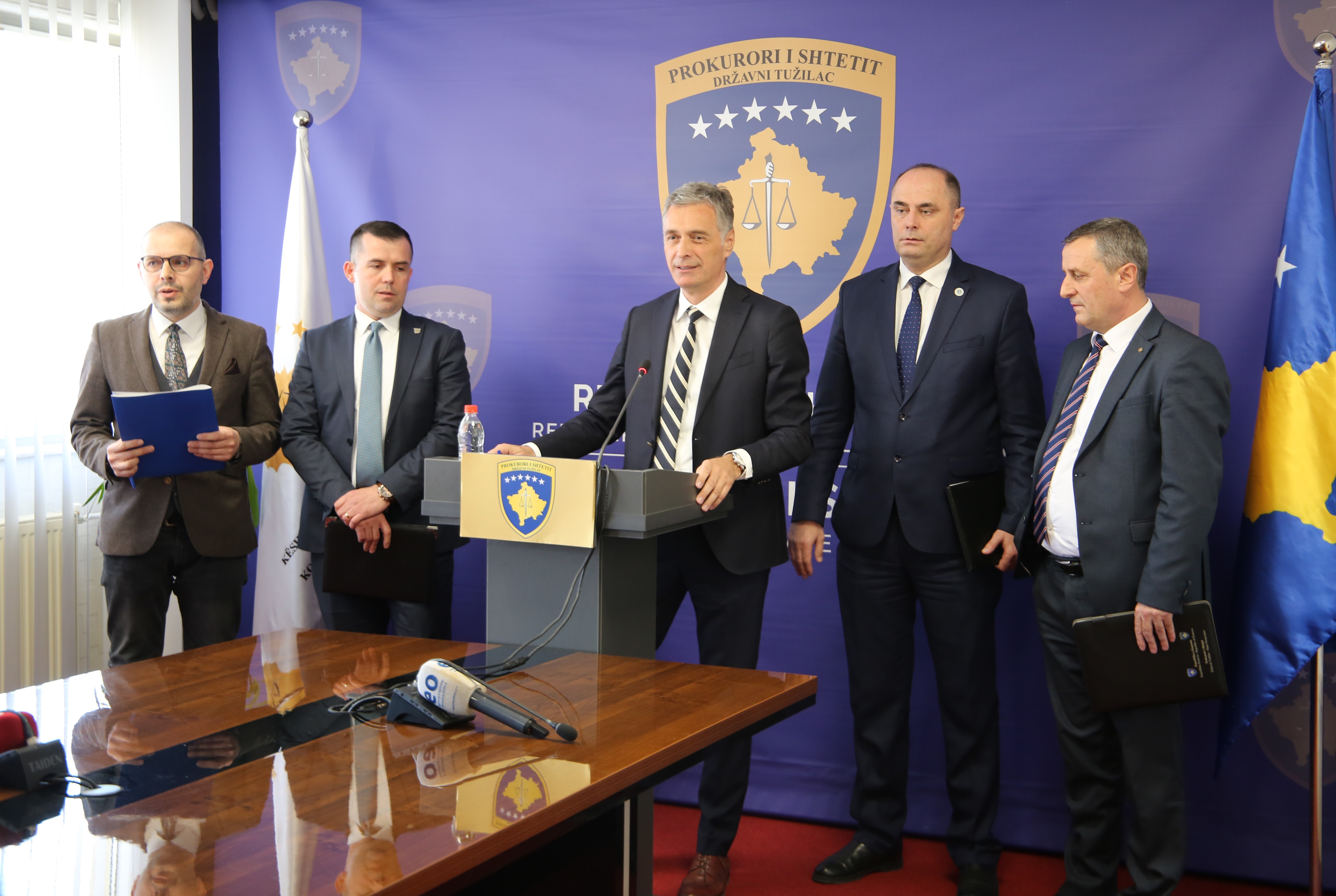 Adresimi për media i Kryeprokurorit të Shtetit, Aleksandër Lumezi, lidhur me operacionin e arrestimit të 48 zyrtarëve policorë dhe dy zyrtarëve doganorë