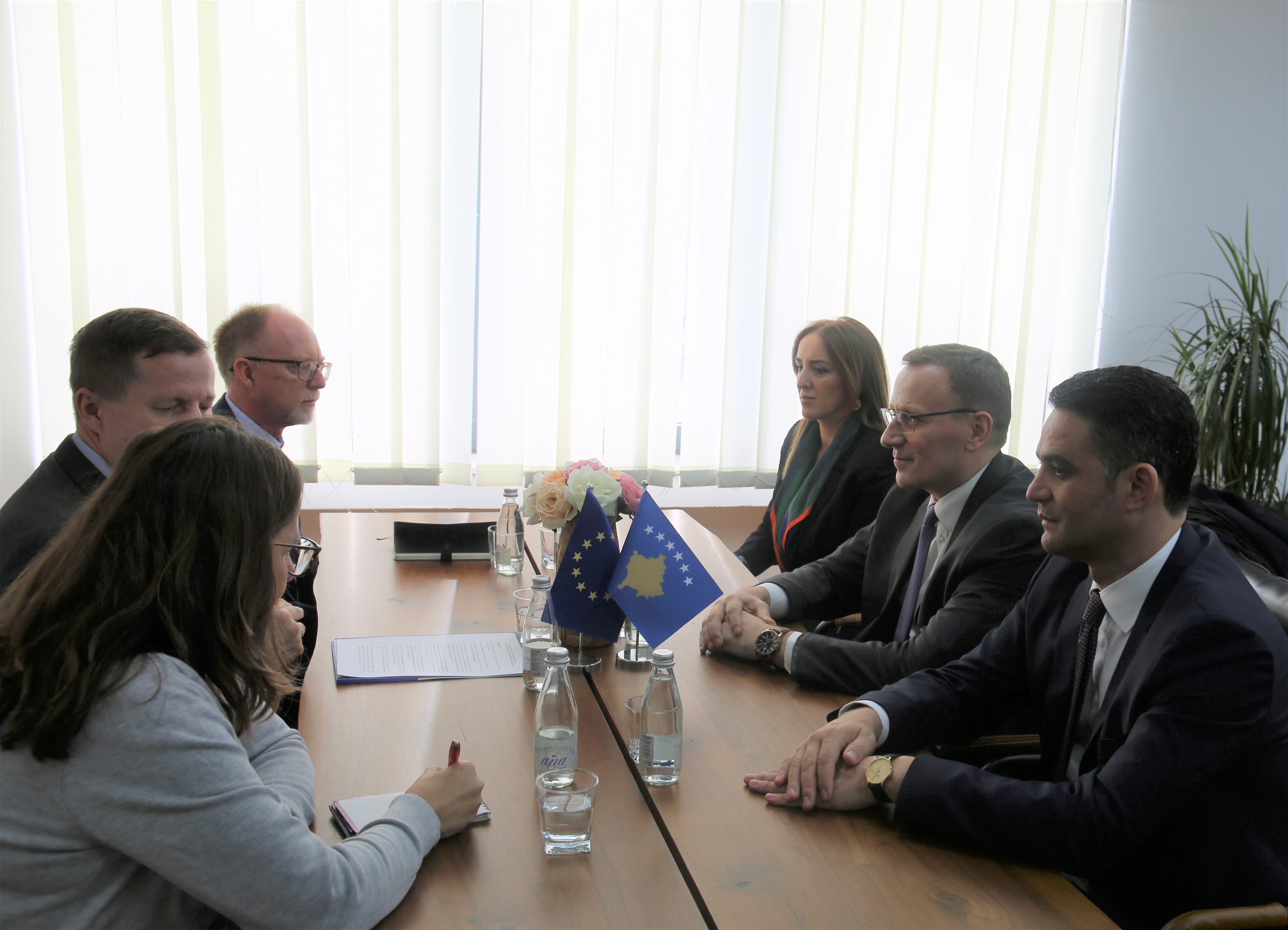 Kryesuesi Hajdaraj: Projektet dhe aktivitetet e përbashkëta me Zyrën e BE-së ndikojnë në avancimin dhe fuqizimin e sundimit të ligjit në Kosovë