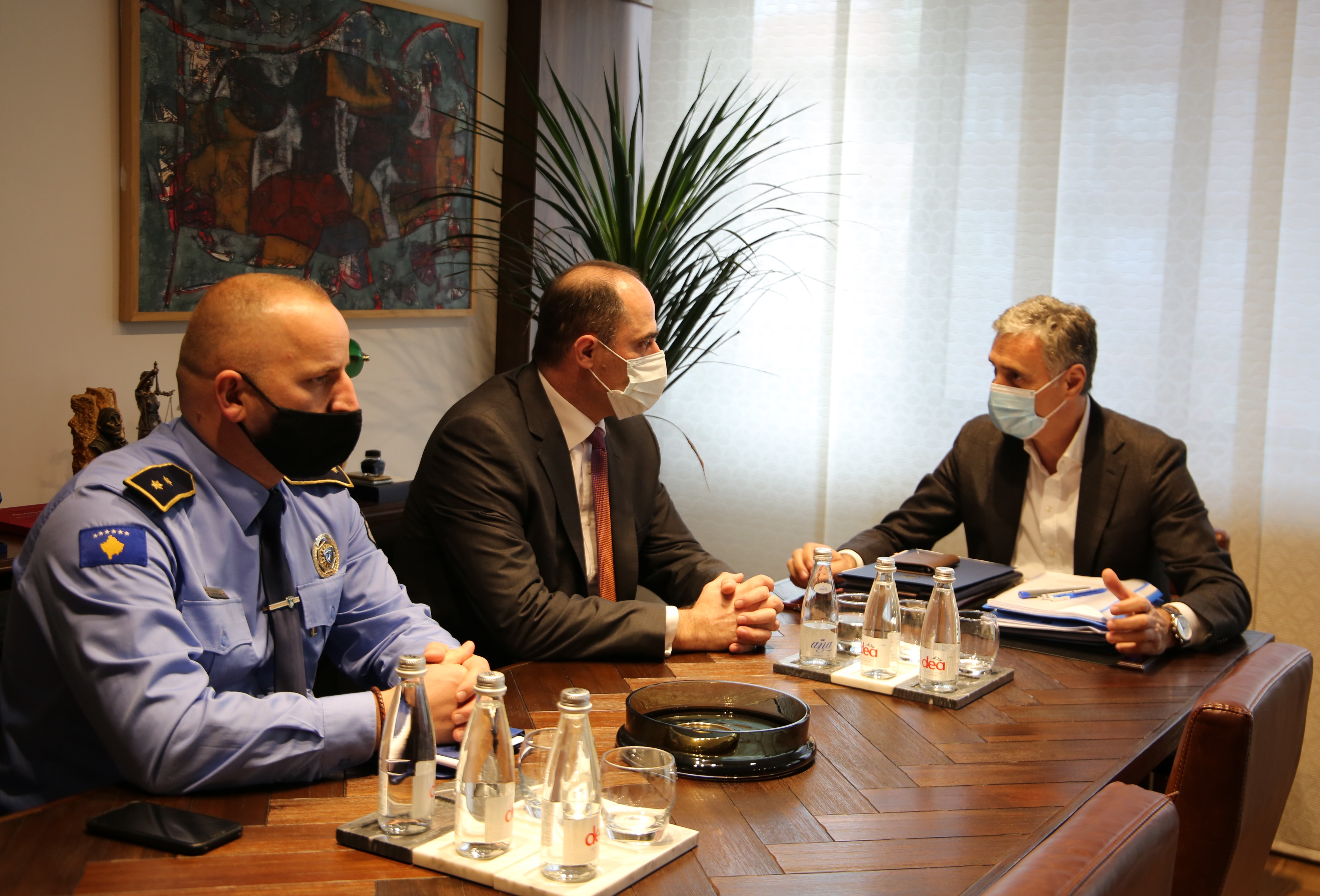 Kryeprokurori Lumezi dhe Drejtori Mehmeti diskutojnë për avancimin e bashkëpunimit ndërinstitucional