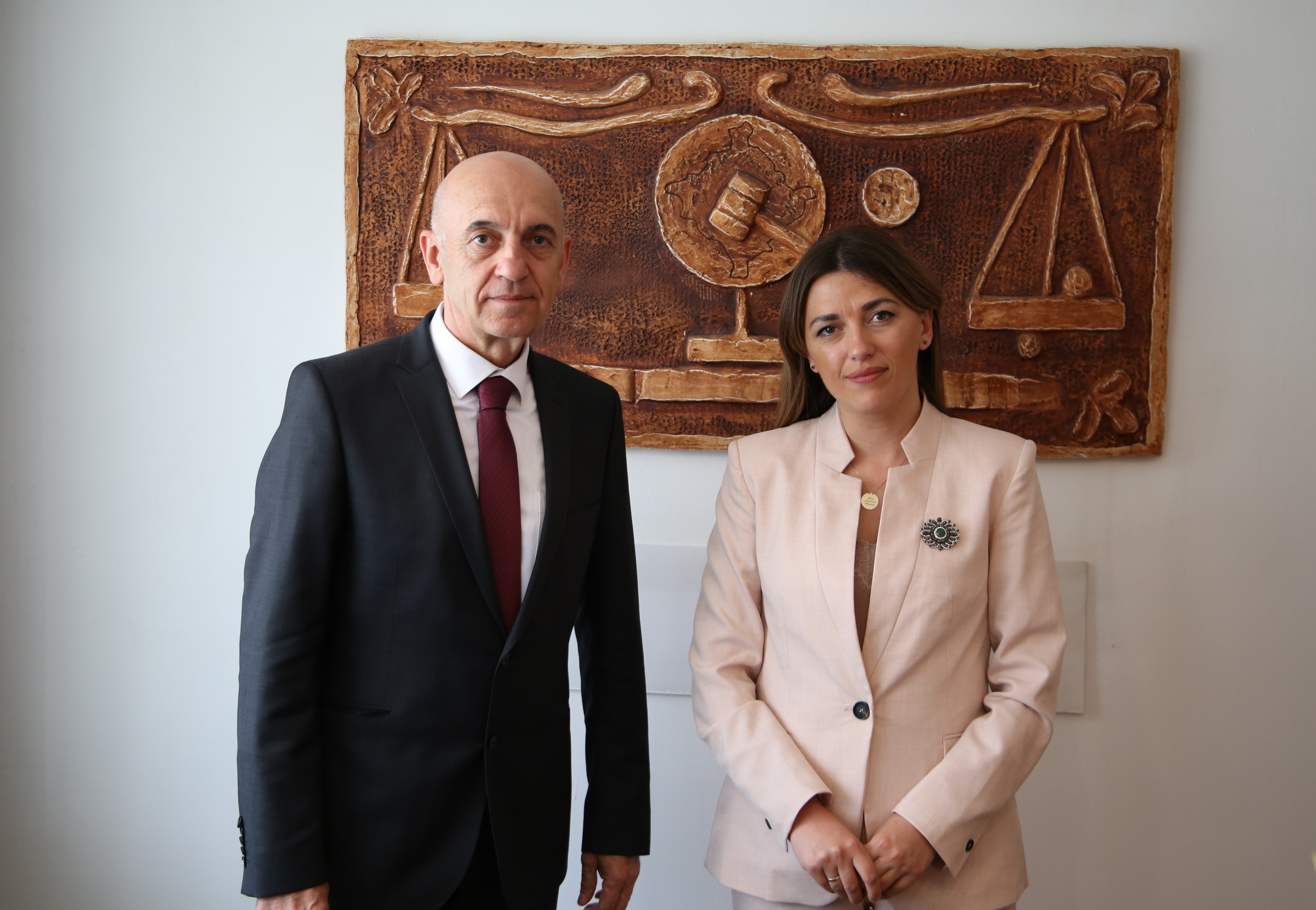 The Acting Chief State Prosecutor received the Minister of Justice at the meeting