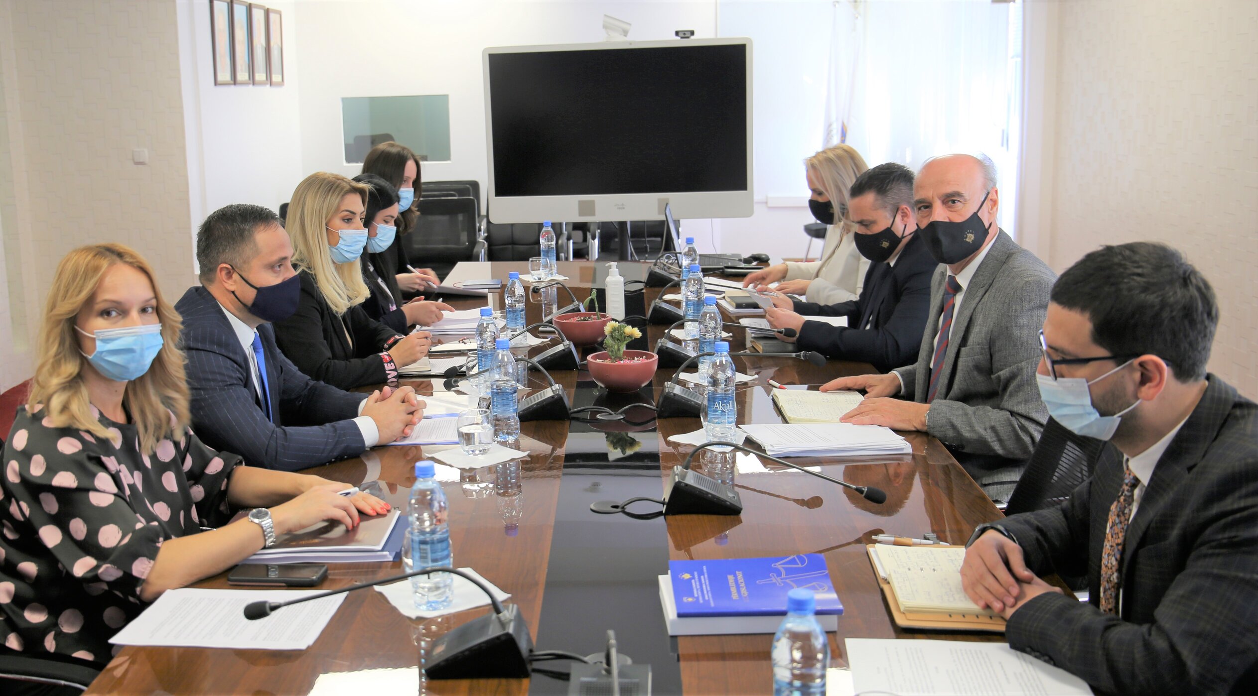 Chairman Maloku received in the meeting the deputies from the ranks of the Committee on Legislation, Mandates, Immunities, Rules of Procedure of the Assembly and the oversight of the Anti-Corruption Agency